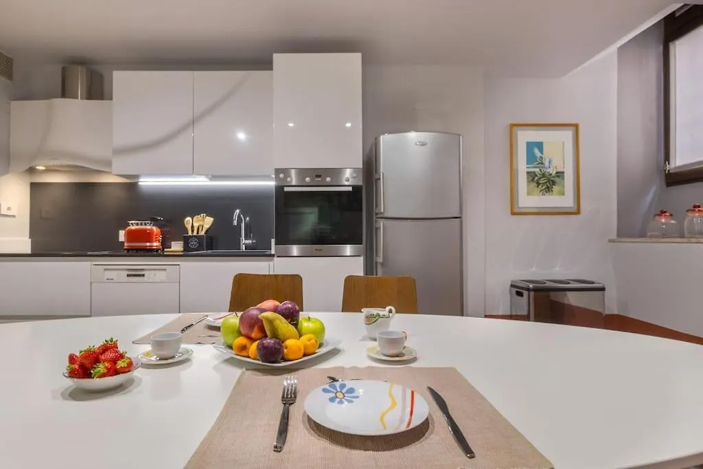 Residenza Angels @Piazzadelleerbe Apartment Verona 0*,  Italy