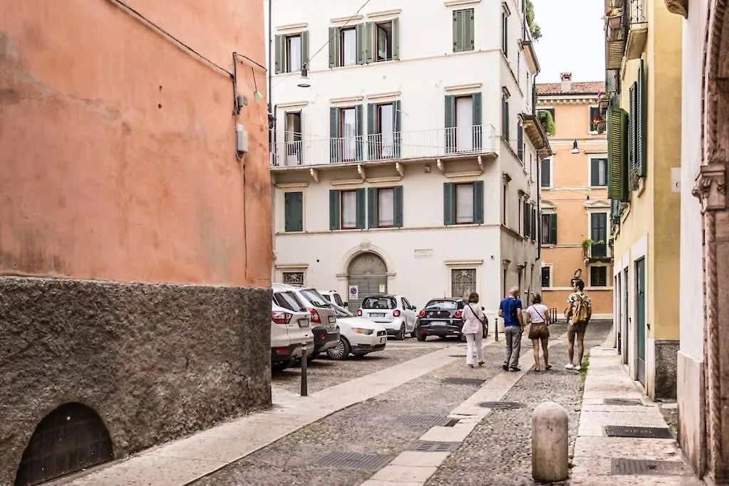 Residenza Angels @Piazzadelleerbe Apartment Verona 0*,
