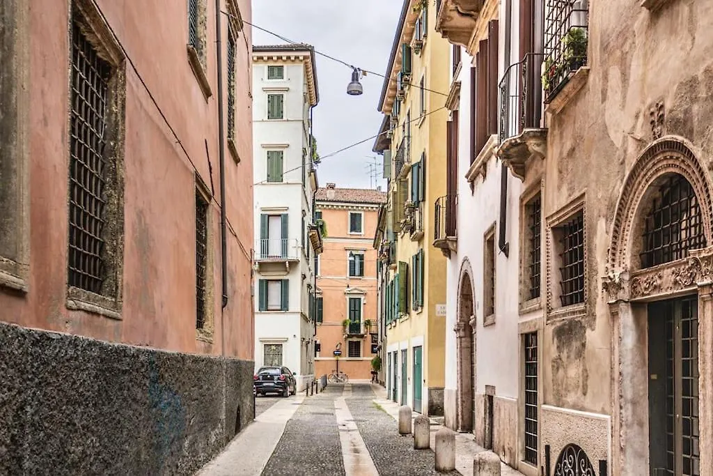 Residenza Angels @Piazzadelleerbe Apartment Verona Italy
